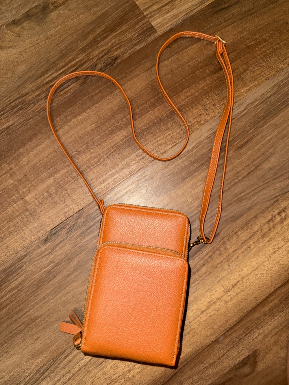 Malibu Skye - NWOT - Leather Crossbody Phone Bag in Tan - Women